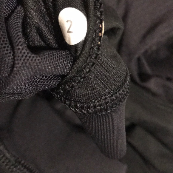 4-Lululemon top 🔴 - Picture 4 of 4